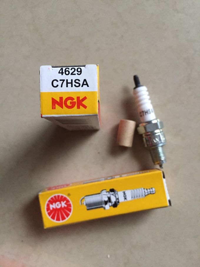 C7HSA Short Thread  Spark Plugs Motorcycle With White Screw For CD70 70cc motorbike