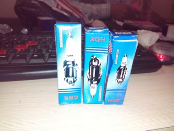 China Baj - 7a  Pul - 7a Motorcycle Spark Plugs For All Bajaj 3 Wheeler Motorbikes Color Red Yellow Orange factory